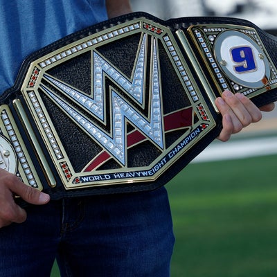 La WWE dévoile une ceinture de champion du monde aux couleurs du PSG