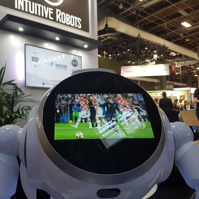 Cruzr : le robot intuitif fan de foot