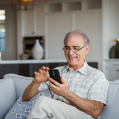 Quel smartphone acheter pour un senior en 2025 ?