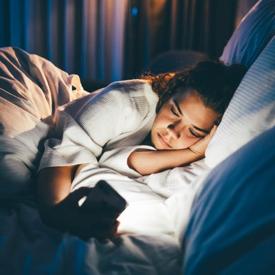 Le mode nuit sur les smartphones est-il vraiment si efficace pour notre sommeil ?