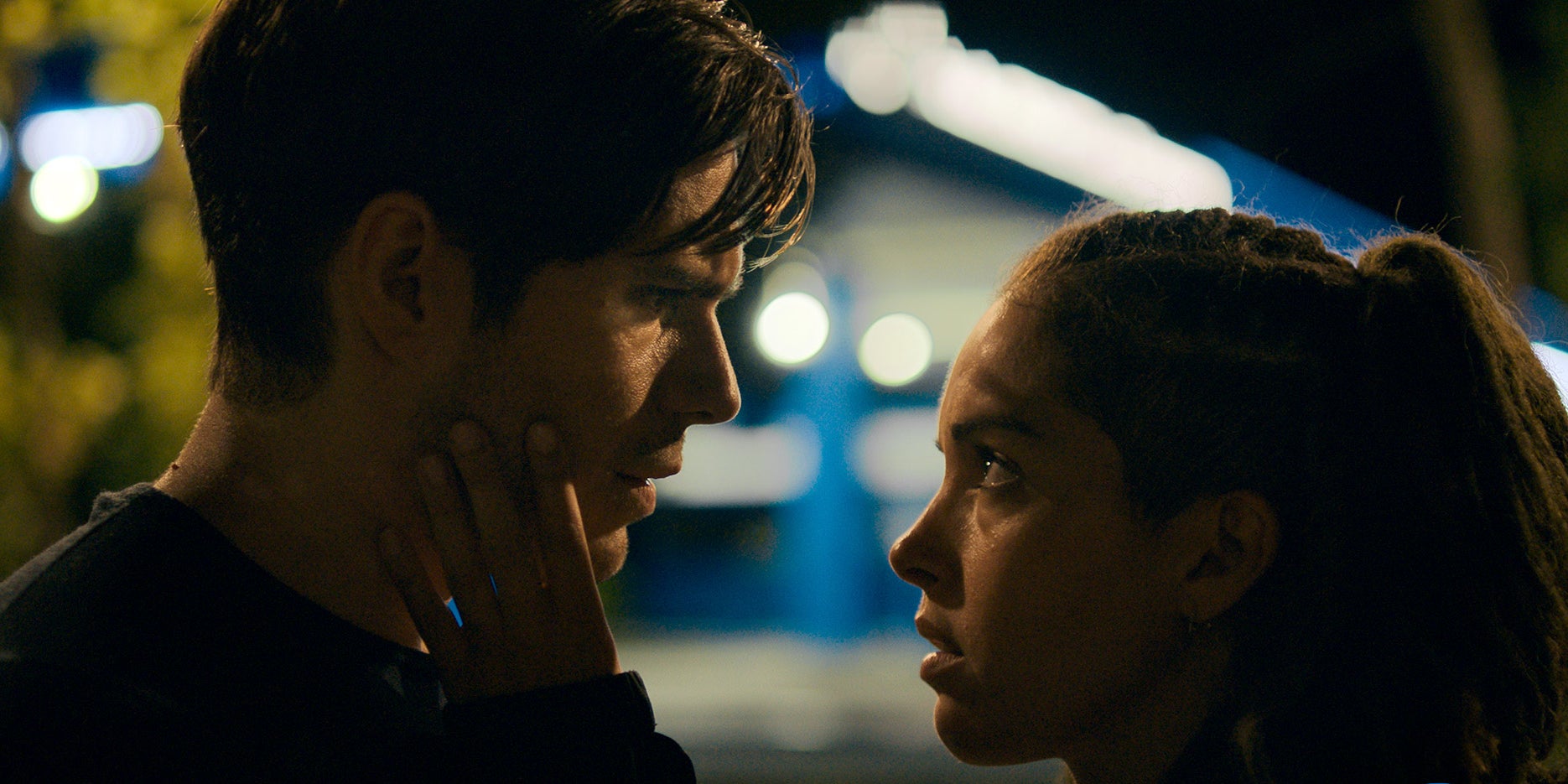 François Civil et Lyna Khoudri se retrouvent dans "Une zone à défendre", le premier film original français de Disney+