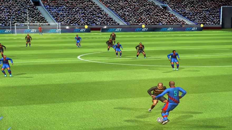 Faites de votre équipe l'une des meilleures au monde avec le jeu Real Football 21 sur SFR Gaming ! 
