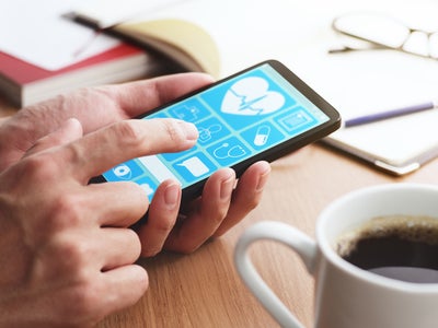 Fiche médicale : comment bien la remplir sur smartphone ?