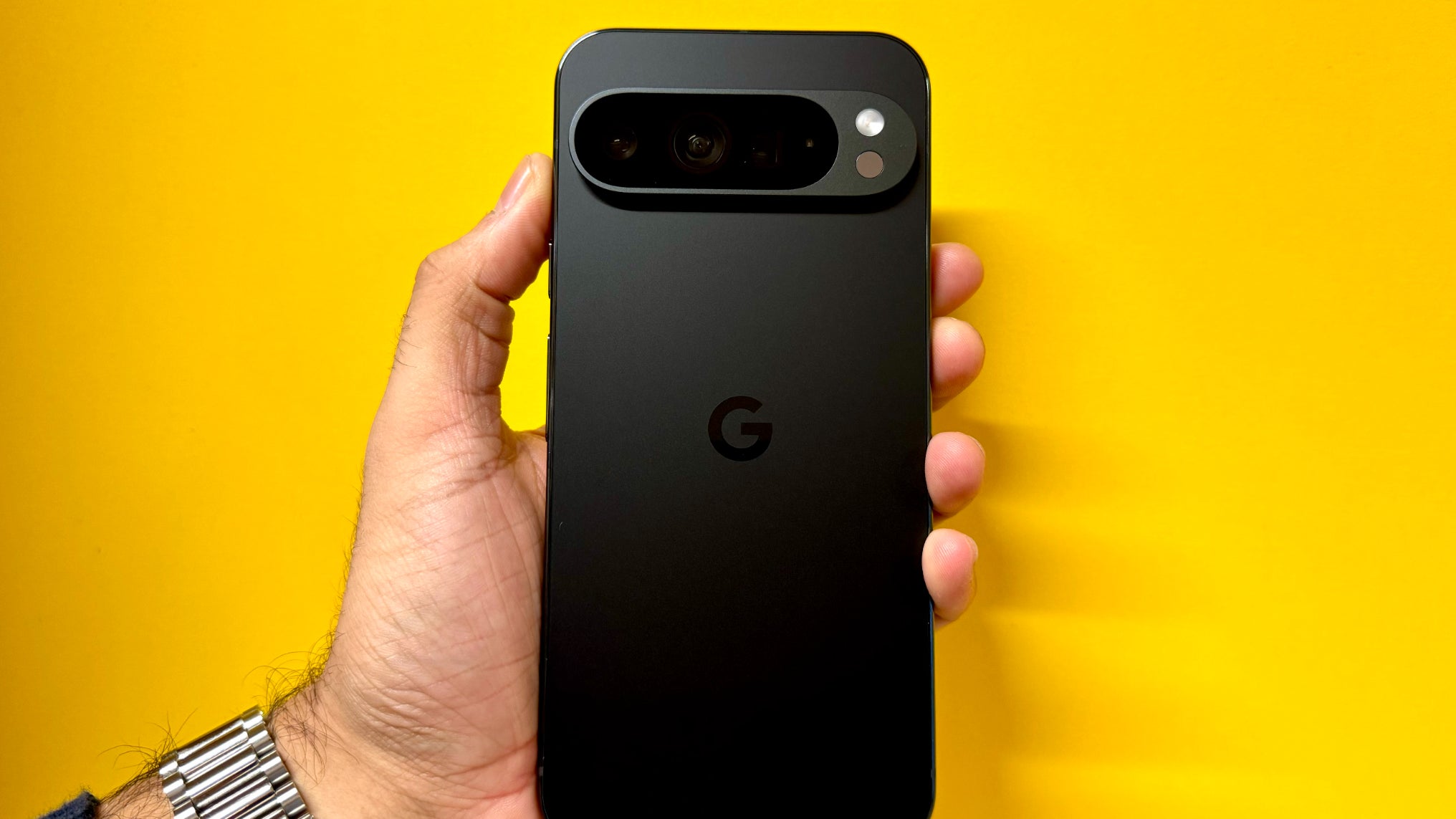 Malgré son grand gabarit, le Pixel 9 Pro XL est très ergonomique.