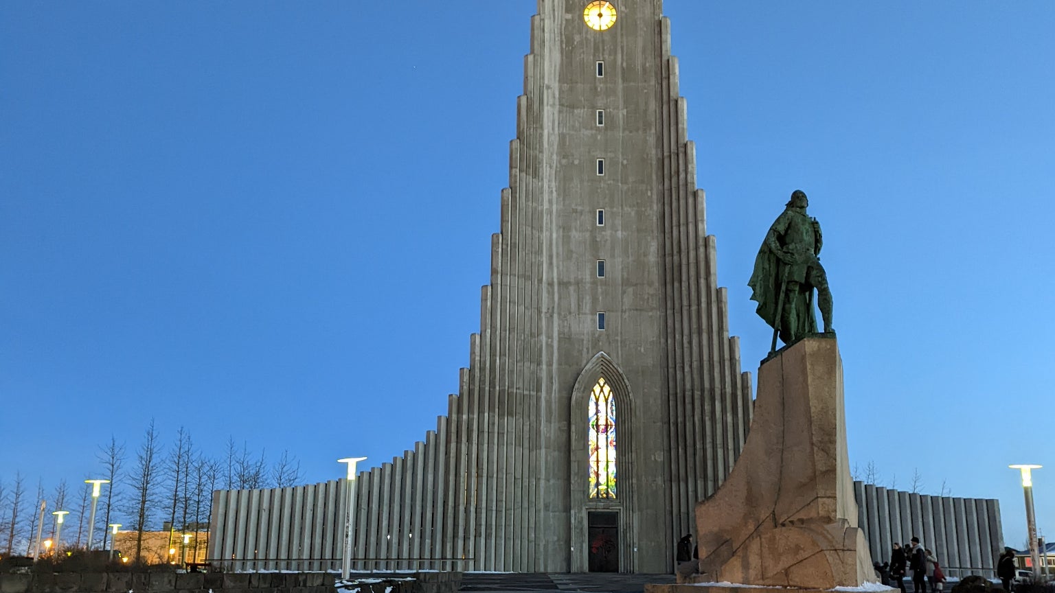 On ne va pas dire qu'avec le Mode Nuit, les photos semblent être prises comme en plein jour, mais presque...