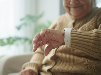 Insolite : grâce à la fonction ECG, une Apple Watch sauve la vie d’une femme âgée