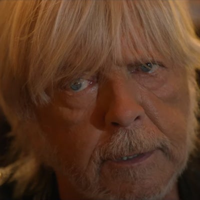 Découvrez le nouveau clip de Renaud, "Si tu me payes un verre"
