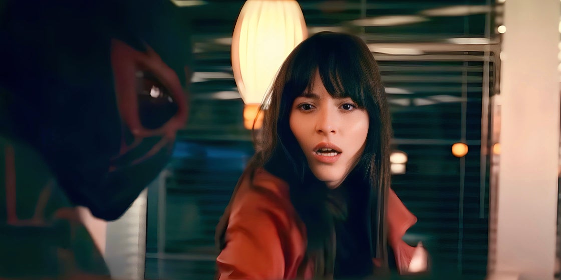 Dakota Johnson prête ses traits à une fidèle alliée de Spider-Man, Madame Web, dans un nouveau film mettant en scène les origines de ce personnage.