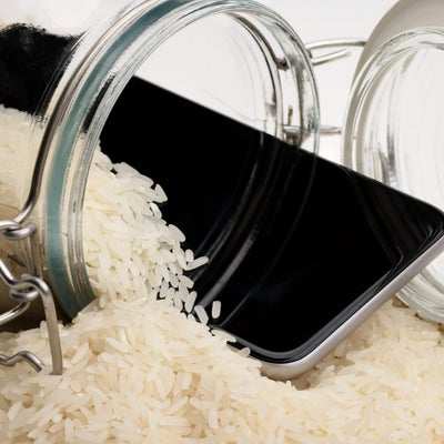 Sécher un iPhone dans du riz : une fausse bonne idée ?
