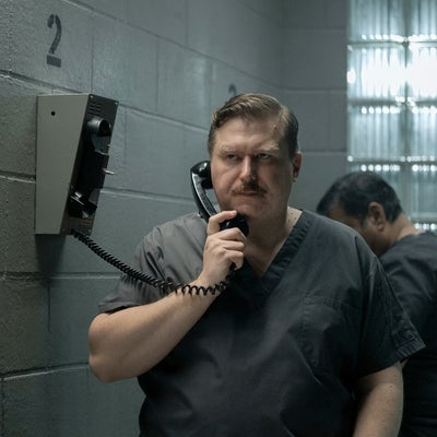 Devil in Disguise sur CINÉ+ OCS : qui était John Wayne Gacy, le "clown tueur" ?