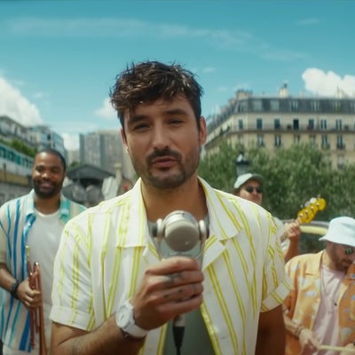 Fais-le : Jérémy Frérot invite à danser sur son nouveau clip