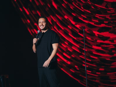 Bâtard Sensible : le dernier spectacle d’Alexandre Kominek arrive sur Canal+