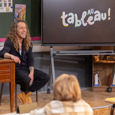 Au Tableau ! sur Canal+ : Julien Doré de retour sur les bancs de l'école