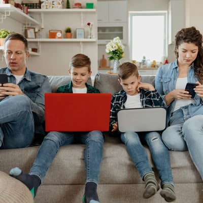 SFR Multi : faites des économies en regroupant vos abonnements chez SFR !