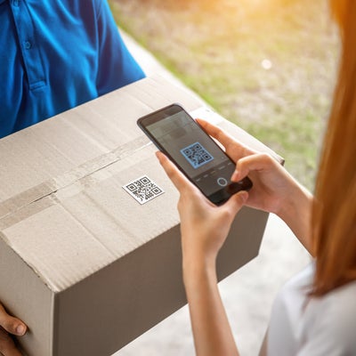 Sécurité : le FBI alerte sur cette nouvelle arnaque au colis utilisant un QR code