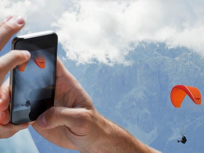 Insolite : son iPhone tombe lors d'un saut en parachute et résiste à une chute de 4200m