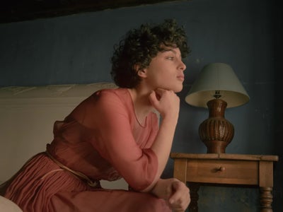 Découvrez Le jour se lève, la nouvelle chanson de Barbara Pravi