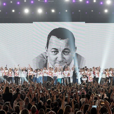 Les Enfoirés dévoilent leur hymne 2024, Jusqu’au dernier