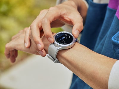 Shopping d'hiver : -130€ sur la Samsung Galaxy Watch4 Classic chez SFR