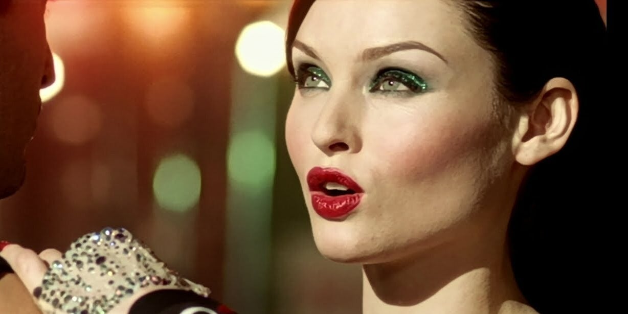 Sophie Ellis-Bextor dans son clip "Murder on the Dancefloor" sorti le 3 décembre 2001. 