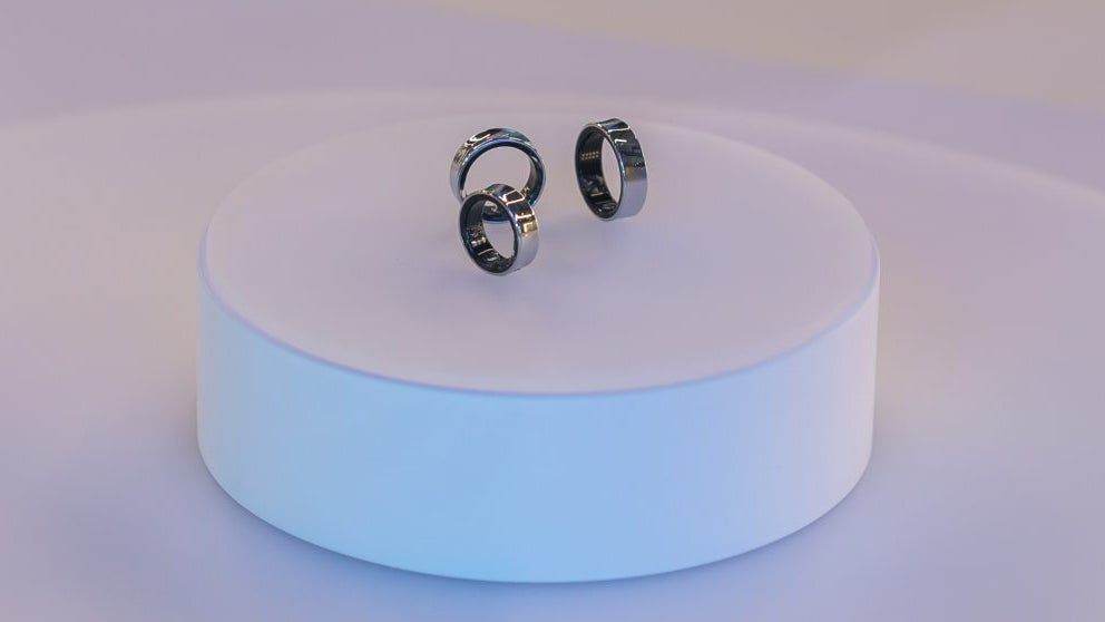 La Samsung Galaxy Ring sera disponible en trois coloris : argenté, noir et doré. 