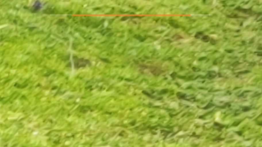 Pendant un zoom intense, un second écran apparaît pour rappeler ce que l'on regardait à la base.