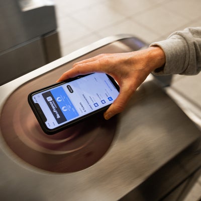 Non, le Pass Navigo ne va pas disparaître de l'iPhone