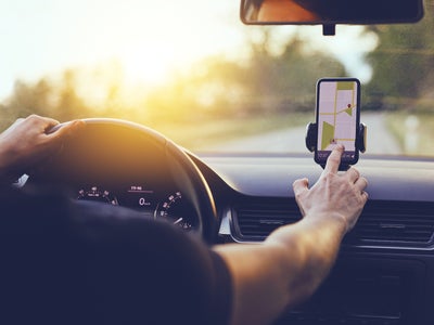 3 accessoires de smartphones pour conduire en toute sécurité