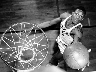 NBA : Netflix sort un film documentaire sur Bill Russell, légende du basket-ball