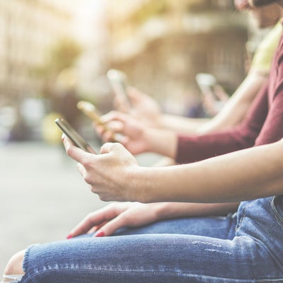 Premier smartphone : quel modèle offrir à son ado ?