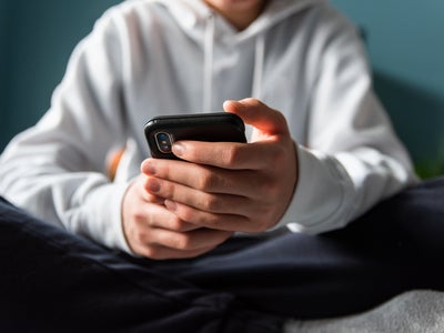 Dès l’âge de 4 ans, 40% des enfants possèdent leur propre smartphone ou tablette