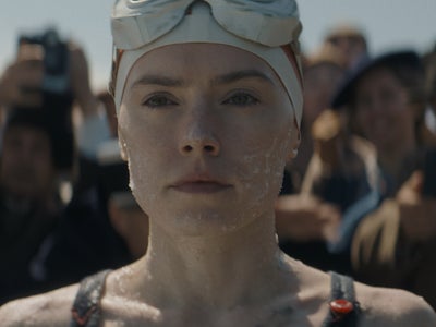 Face à la mer : l’incroyable histoire vraie de Trudy Ederle racontée dans ce film Disney+