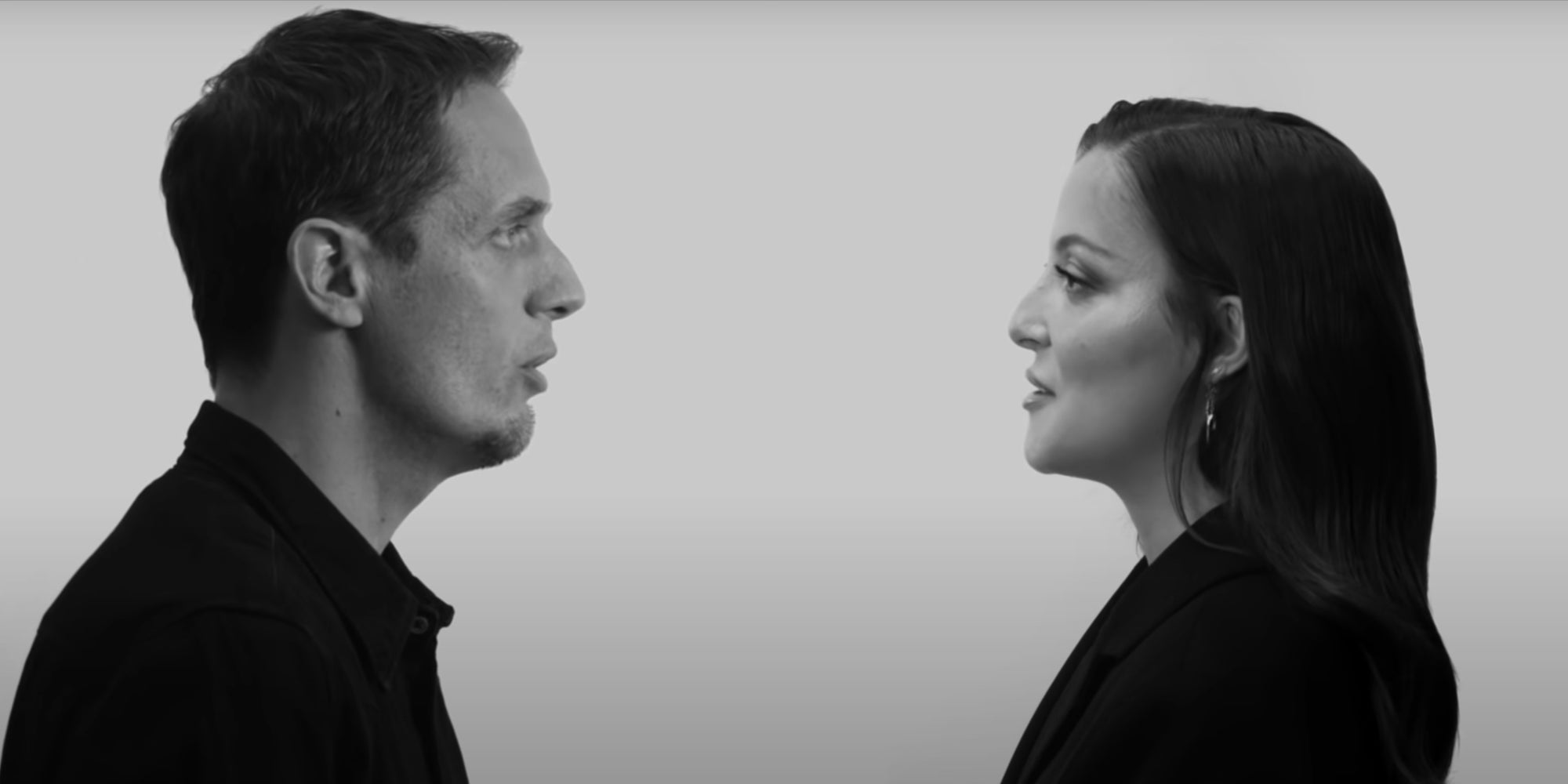 Grand Corps Malade et Camille Lellouche dans le clip de "Mais je t'aime".