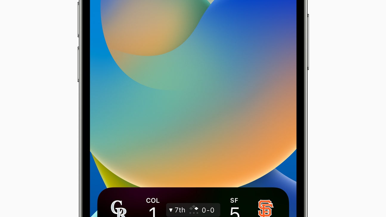Suivez le score d'un match sans même avoir à déverrouiller votre iPhone, grâce aux Activités en direct.