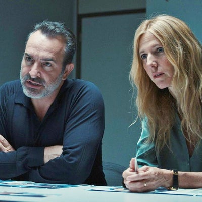 Novembre : où (re)voir le film avec Jean Dujardin ?