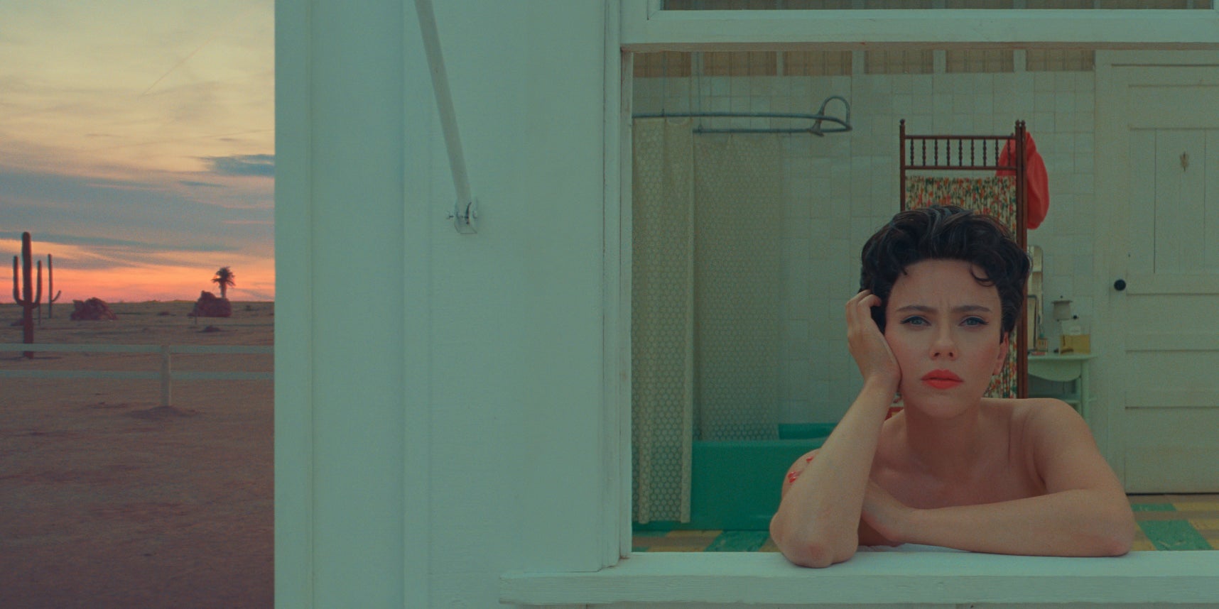 Scarlett Johansson dans ''Asteroid City'', le onzième long-métrage de Wes Anderson. 