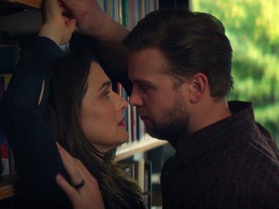 Le Délicieux Professeur V. : une mini-série sulfureuse avec Rachel Weisz à découvrir sur Netflix