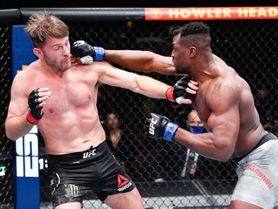 UFC : RMC Sport fait la rétrospective des meilleurs KO de 2021