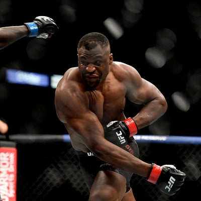 UFC : Francis Ngannou, son improbable combat à 2 contre 1