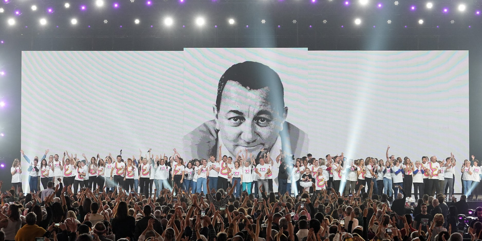 Les Enfoirés reviennent pour une édition 2024 avec l'hymne "Jusqu'au dernier". Ici, le spectacle 2023 à Lyon. 