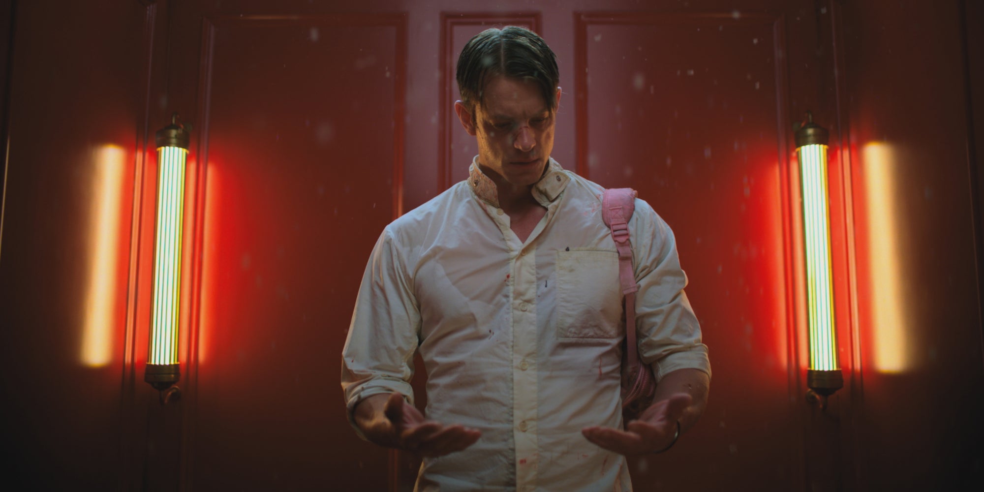 Joel Kinnaman dans le rôle de Takeshi Kovacs dans la saison 1 d'Altered Carbon sur Netflix