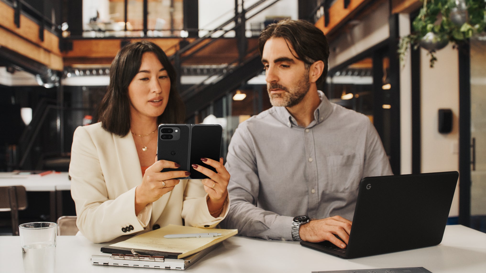 Un aperçu du Pixel 9 Pro Fold, ici dans son coloris noir volcanique.