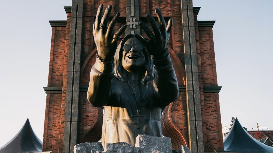 La statue d'Ozzy Osbourne restera toute l'année à Clisson La statue d'Ozzy Osbourne restera toute l'année à Clisson