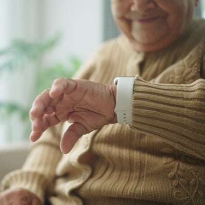 Insolite : grâce à la fonction ECG, une Apple Watch sauve la vie d’une femme âgée