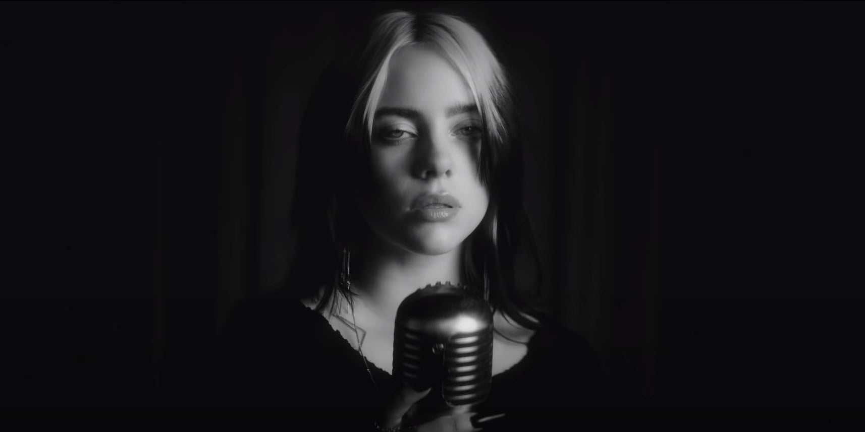Billie Eilish chante "No Time To Die" pour James Bond (et Madeleine Swann...).