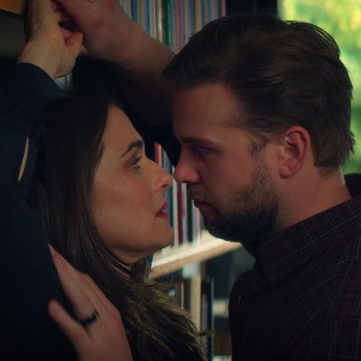 Le Délicieux Professeur V. : une mini-série sulfureuse avec Rachel Weisz à découvrir sur Netflix