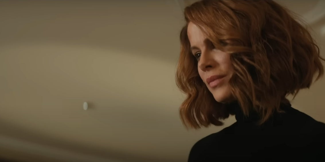 Kate Beckinsale incarne Avery Graves, une agent de la CIA victime d'une conspiration criminelle dans le thriller d'action "Canary Black" sur Prime Video. 