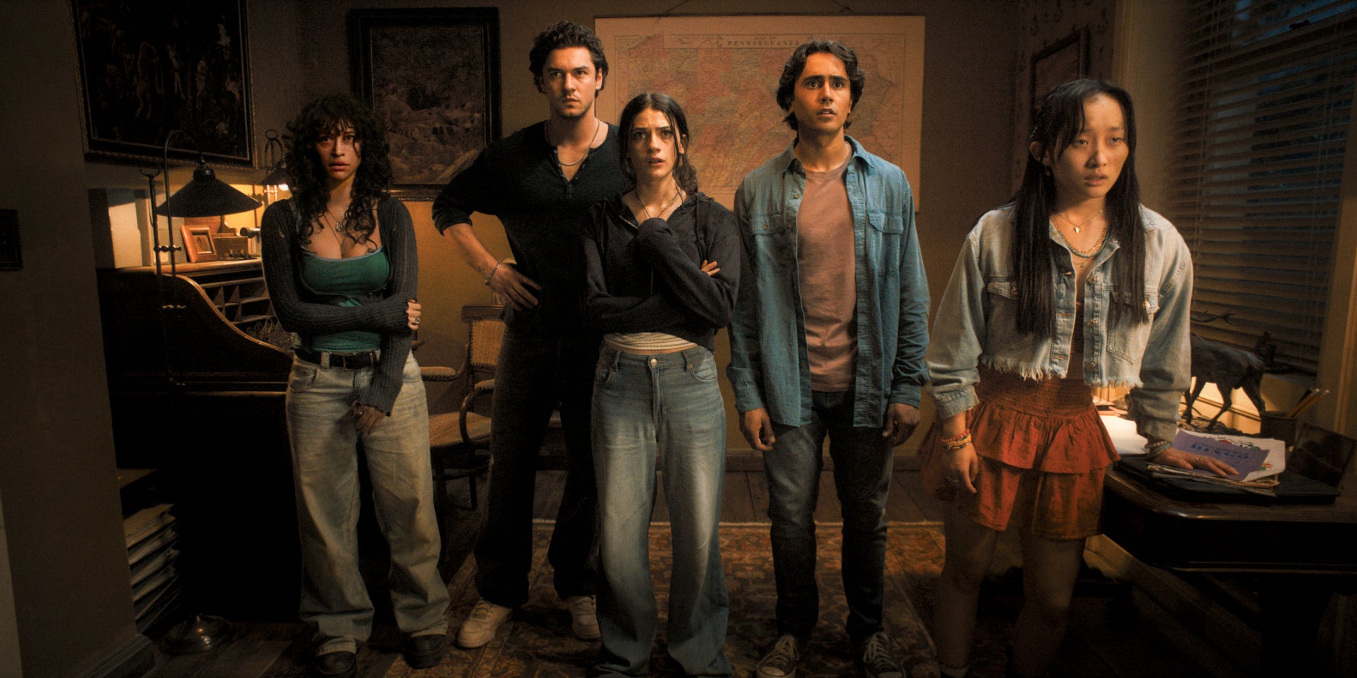 Odessa A’zion, Belmont Cameli, Ella Rubin, Michael Cimino et Ji-young Yoo dans le film ''Until Dawn : La Mort sans fin''.