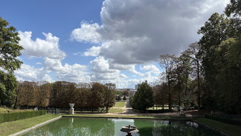 L'iPhone 16 Plus capture à merveille les différents éléments du Domaine national de Saint-Cloud. L'iPhone 16 Plus capture à merveille les différents éléments du Domaine national de Saint-Cloud.