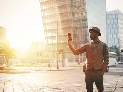 Black Friday : les smartphones en réduction avec le nouveau forfait 5G de SFR